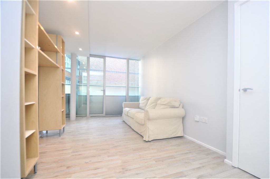 Property photo 2 of 11 Lounge 1 (1)