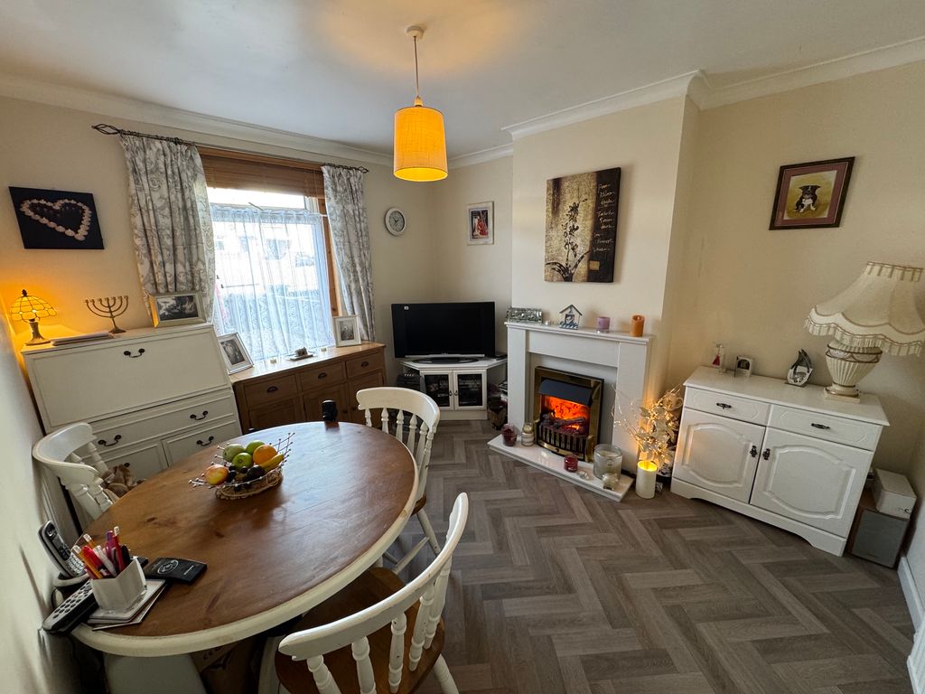 Property photo 3 of 18 Dining Room