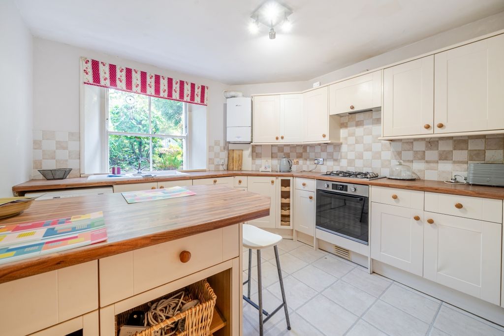 Property photo 3 of 21 1372249-12-68Fb4F...