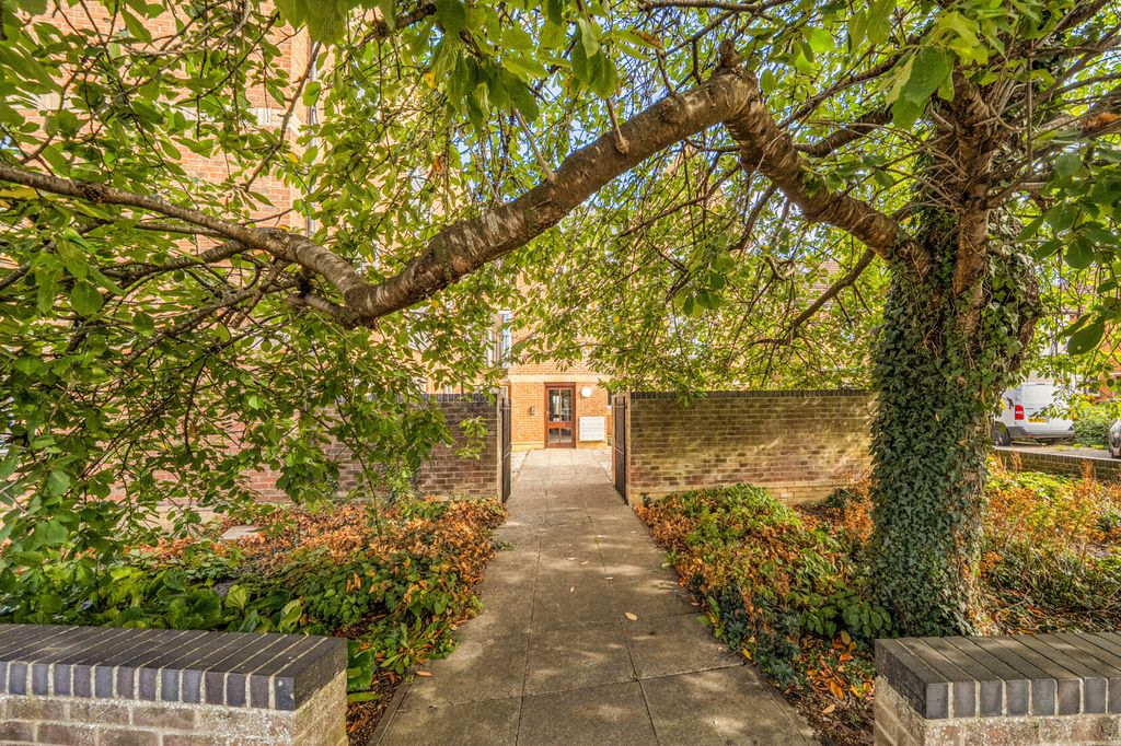 Property photo 2 of 9 External