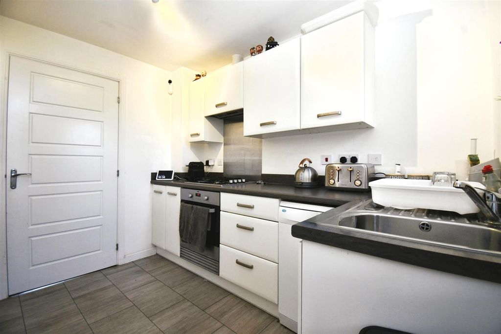 Property photo 2 of 16 Kitchen
