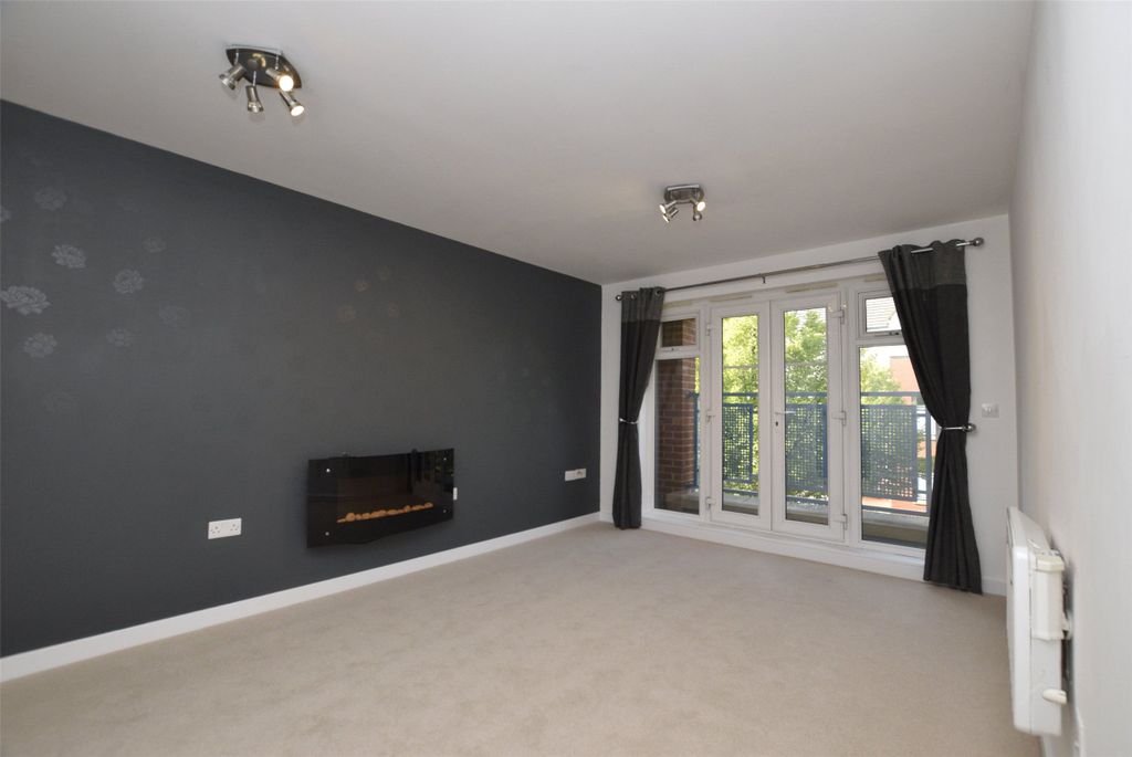 Property photo 1 of 7 Living Room