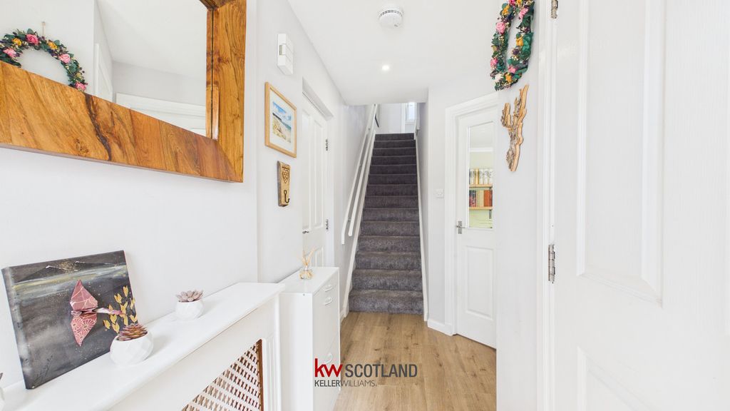 Property photo 2 of 35