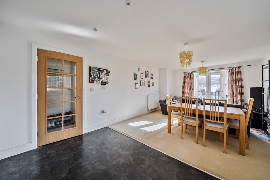 Additional image 6 of 2 bed flat for saleFoxglove Drive, Maidenhead SL6