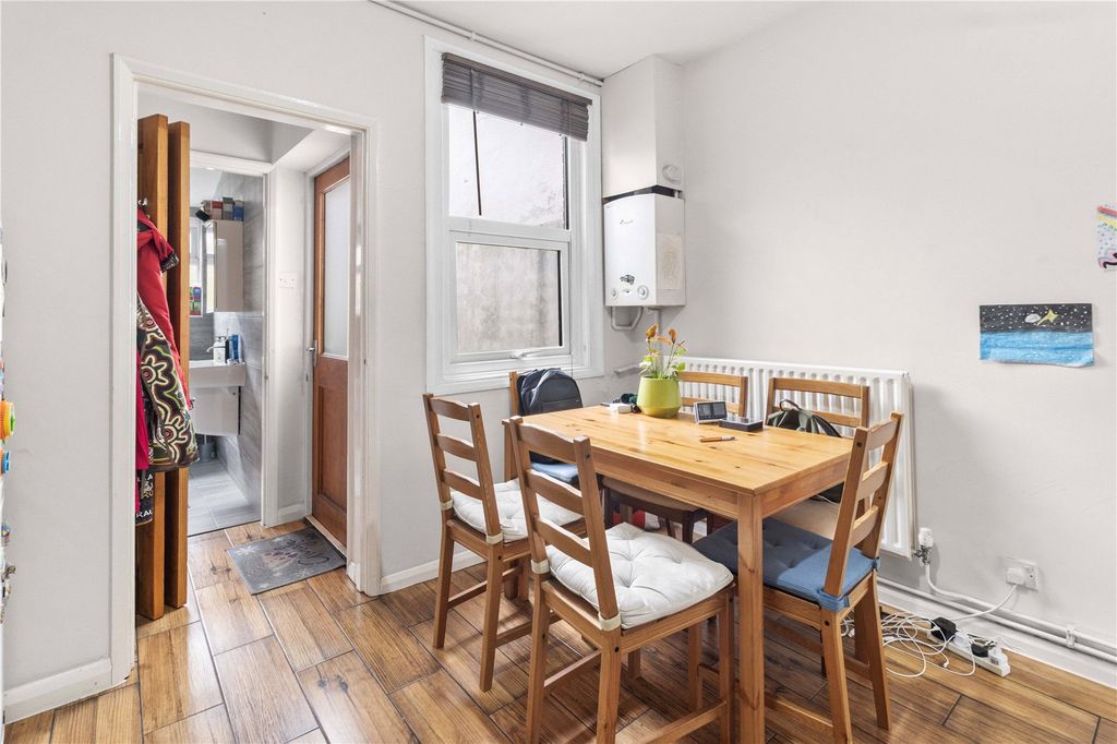 Property photo 3 of 16 Kitchen /Dining Area