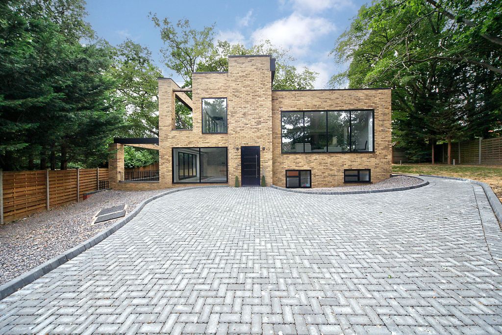 Property photo 1 of 39