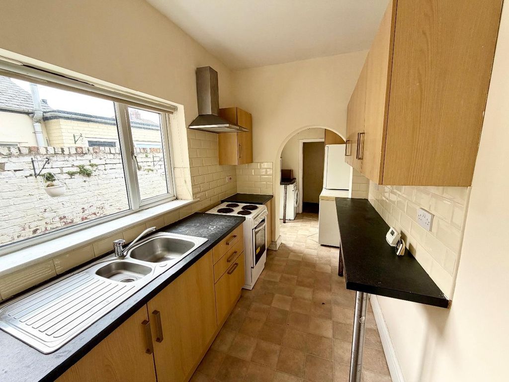 Property photo 3 of 6 Kitchen