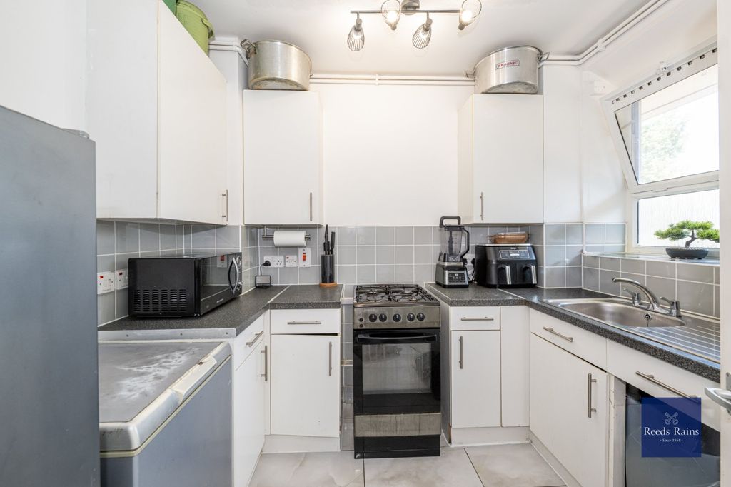 Property photo 2 of 13 Kitchen