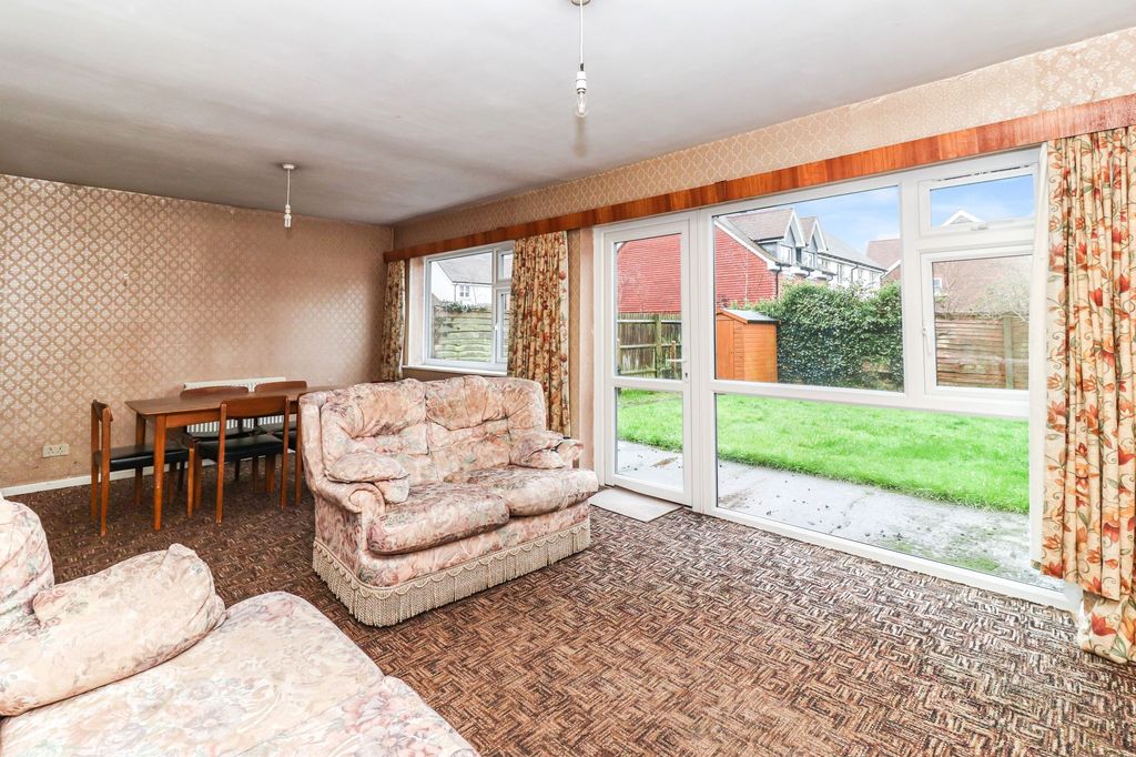 Property photo 2 of 23