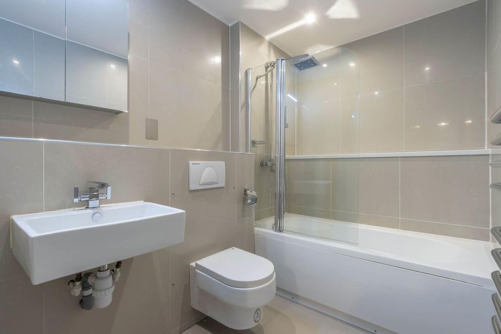 Property photo 3 of 15 Bathroom