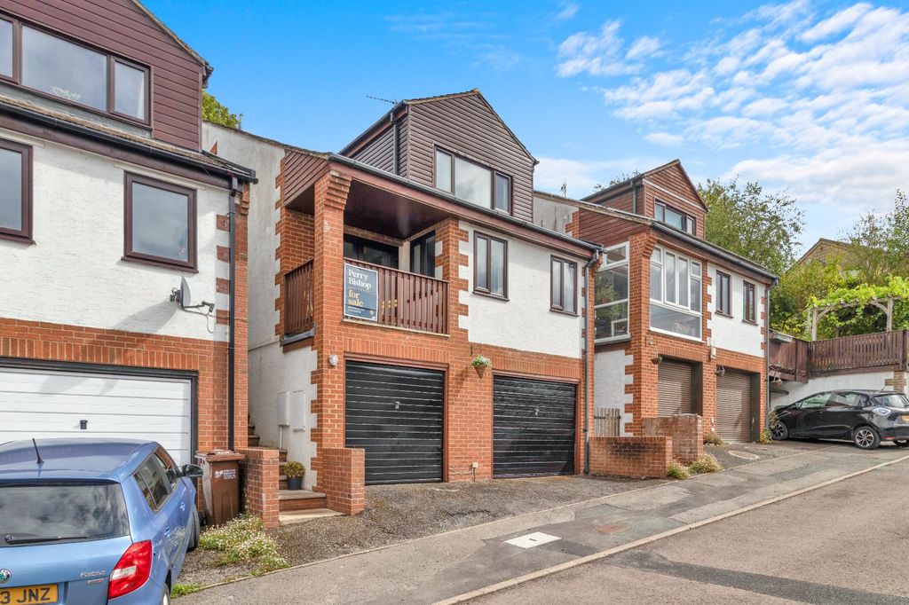 Property photo 1 of 29 Picture No. 05