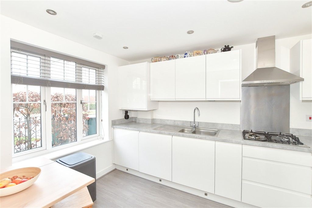 Property photo 3 of 15 Kitchen