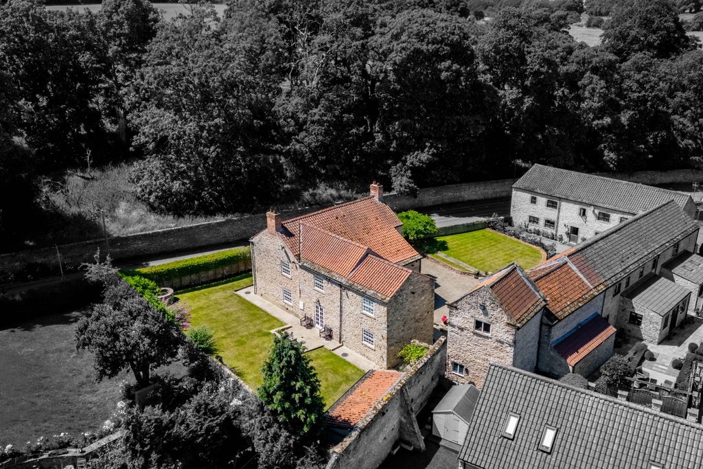 Property photo 3 of 39