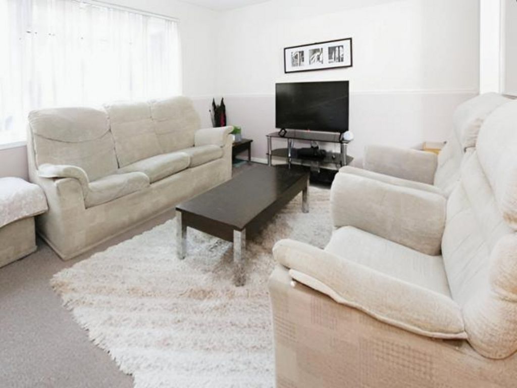 Property photo 2 of 11