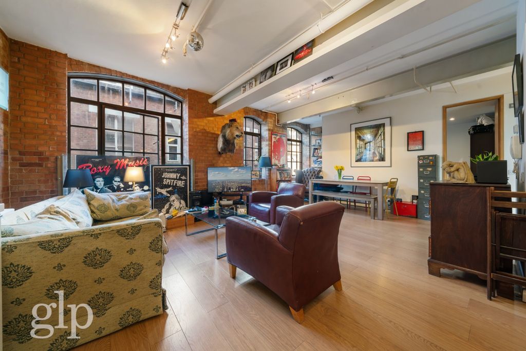 Property photo 1 of 12 4017091