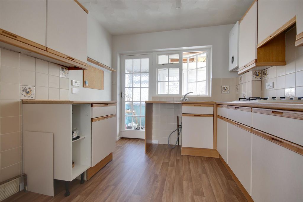 Property photo 3 of 7 Kitchen.Jpg