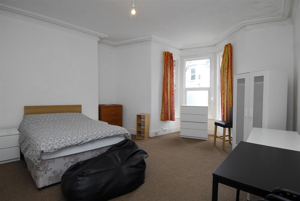 Property photo 3 of 8 70Lissongrover1001.Jpg