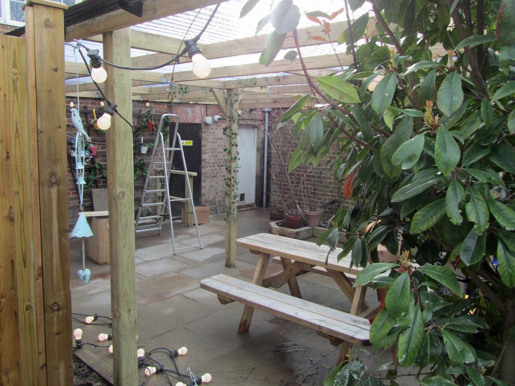 Property photo 2 of 3 93, Uckfield