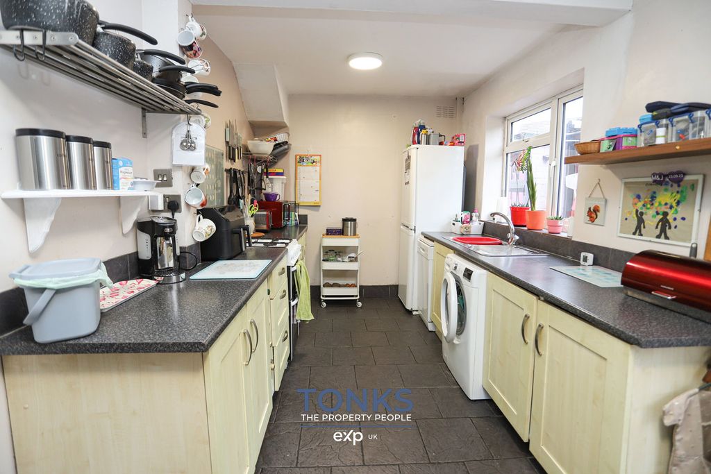 Property photo 2 of 16