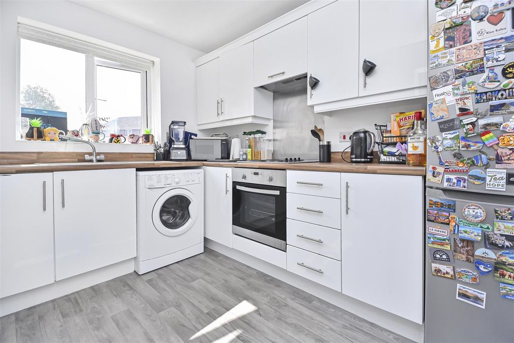 Property photo 3 of 12 Apt 2 17 Ledgard Avenue Kitchen.Jpg
