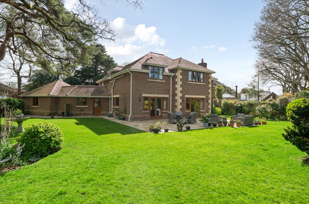 Property photo 2 of 19