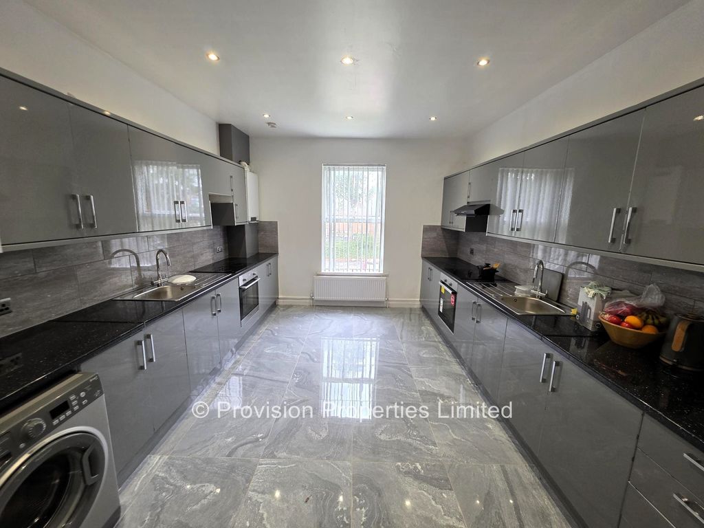 Property photo 2 of 13 Photo