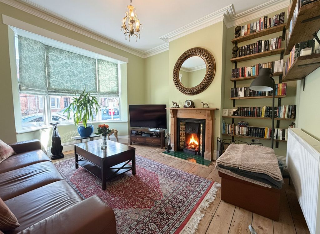 Property photo 3 of 17 Living Room