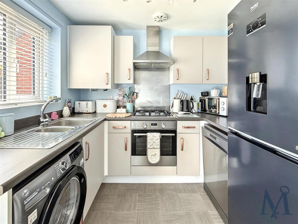 Property photo 3 of 19 Kitchen Diner