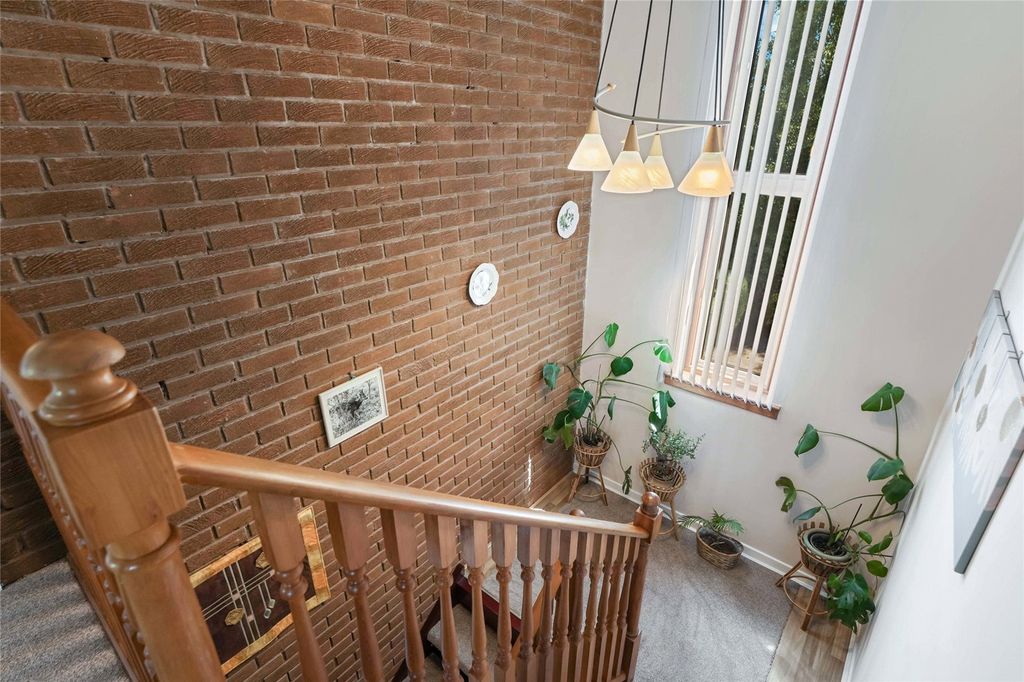 Property photo 3 of 22 Stairwell