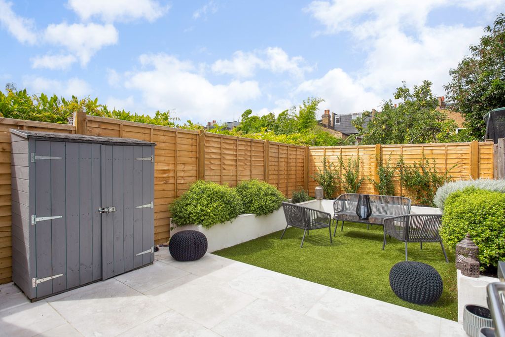 Property photo 2 of 13 Queensmill Road