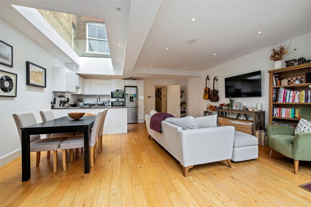 Property photo 3 of 9 Picture No. 24