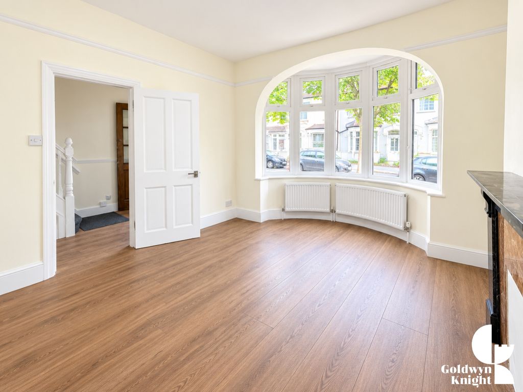 Property photo 1 of 18 Living Room