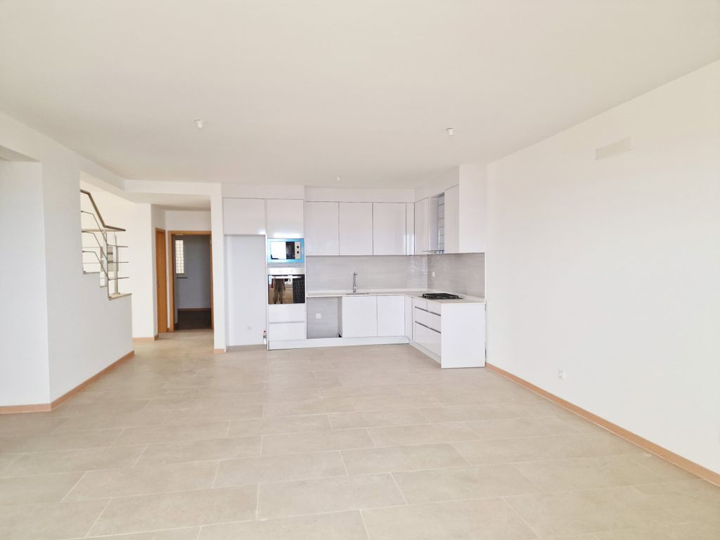 Property photo 3 of 17 Kitchen Area