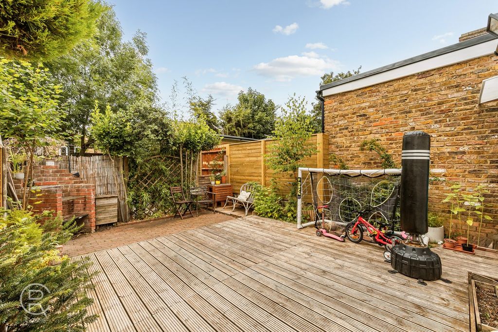 Property photo 2 of 11
