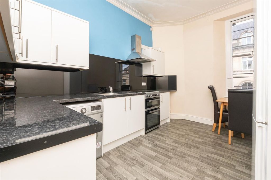 Property photo 3 of 13 Flat-2-57-Queens-Road-Bs8-1Ql-1.Jpg