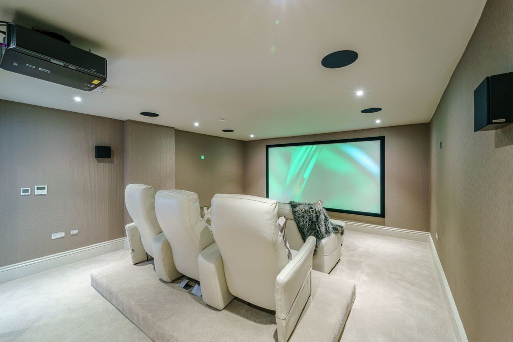 Property photo 1 of 15 Cinema