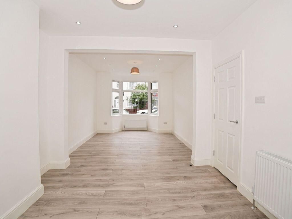 Property photo 2 of 11 Living Room