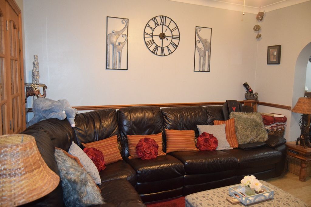Property photo 3 of 21 Gallery