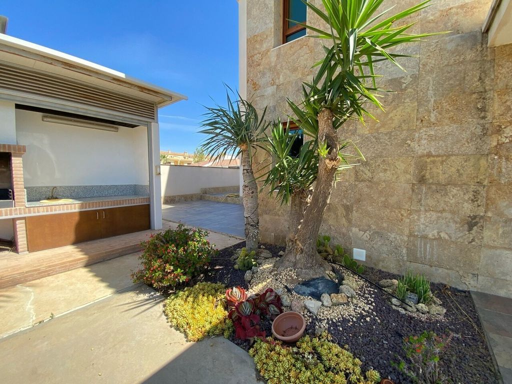 Property photo 2 of 30