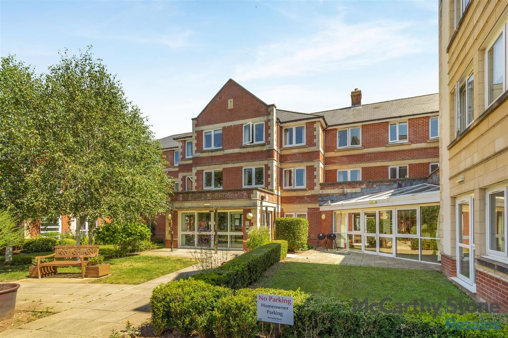 Property photo 1 of 36 8697565-Exterior08.Jpg