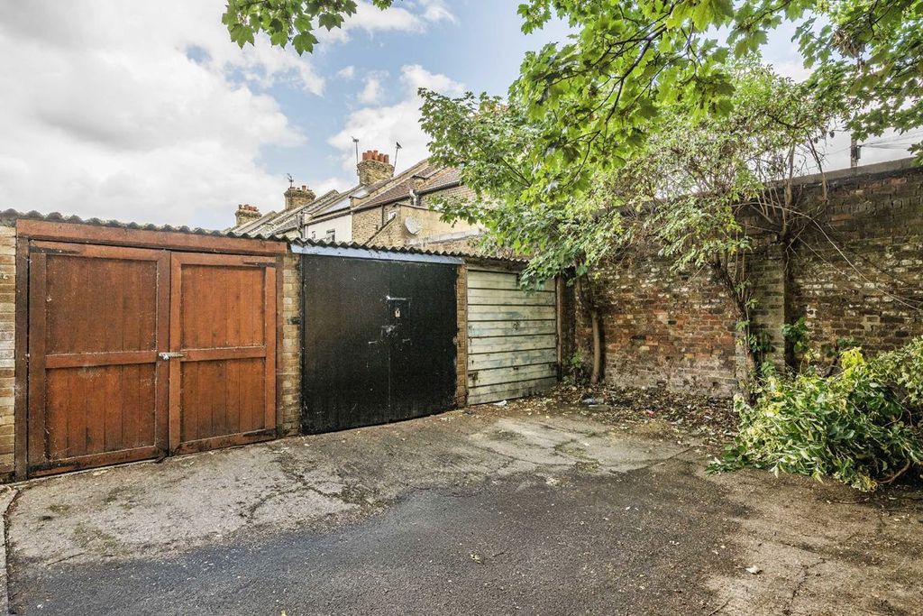 Property photo 2 of 7