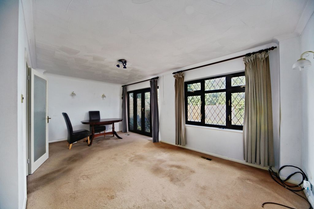 Property photo 2 of 17 Photo