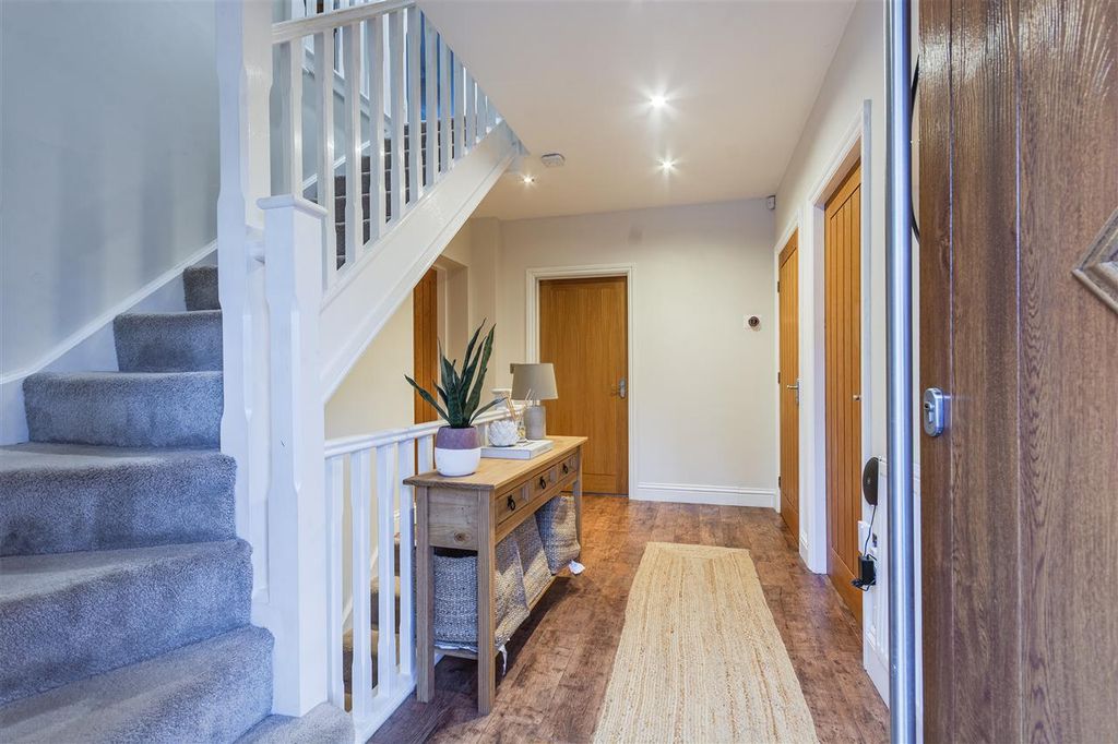 Property photo 2 of 32 Entrance