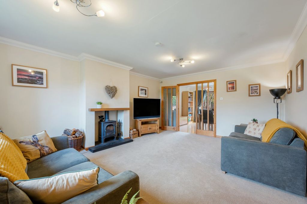 Property photo 2 of 27