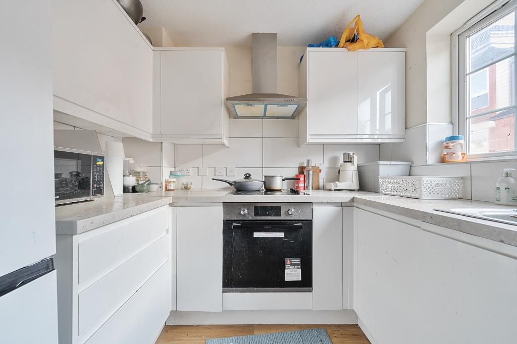 Property photo 3 of 11 Kitchen