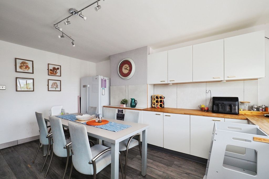 Property photo 1 of 18 Pbox-Img.Jpg