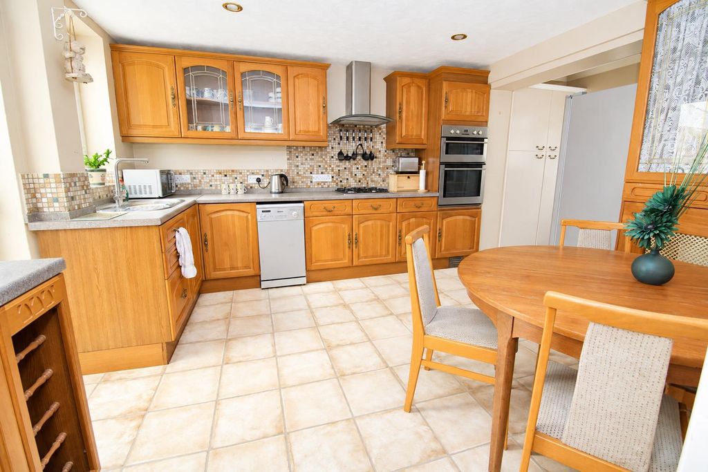 Property photo 2 of 14 Kitchen.Png