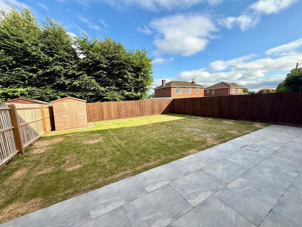 Property photo 2 of 32