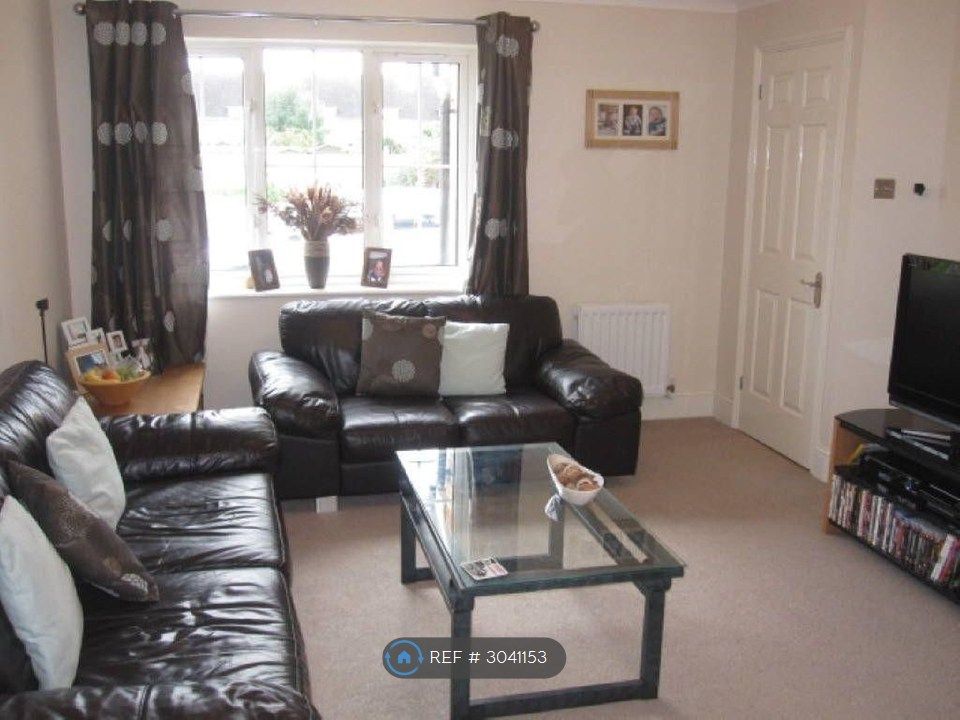 Property photo 2 of 5 Living Room/Lounge