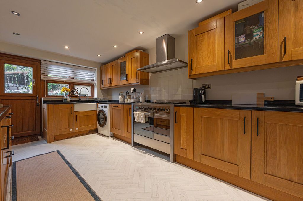 Property photo 3 of 35